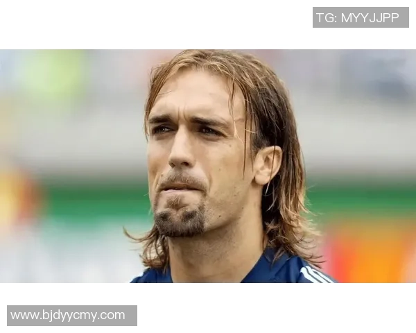 足球场上的毛发传奇：那些以长发造型为标志的球星们